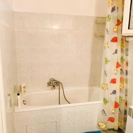 Pour 3 Personnes Extremement Bien Place Appartement